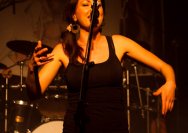 23.03.2011 Umsonst und Drinnen mit Toys get lost und Gomukhasana