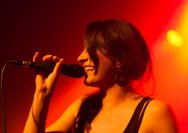23.03.2011 Umsonst und Drinnen mit Toys get lost und Gomukhasana
