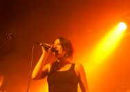 23.03.2011 Umsonst und Drinnen mit Toys get lost und Gomukhasana