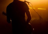 23.03.2011 Umsonst und Drinnen mit Toys get lost und Gomukhasana