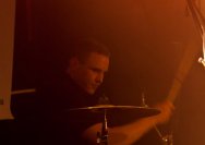 23.03.2011 Umsonst und Drinnen mit Toys get lost und Gomukhasana