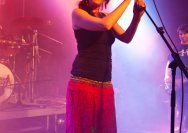 23.03.2011 Umsonst und Drinnen mit Toys get lost und Gomukhasana