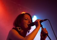 23.03.2011 Umsonst und Drinnen mit Toys get lost und Gomukhasana