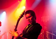 23.03.2011 Umsonst und Drinnen mit Toys get lost und Gomukhasana