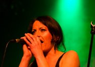 23.03.2011 Umsonst und Drinnen mit Toys get lost und Gomukhasana