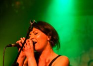 23.03.2011 Umsonst und Drinnen mit Toys get lost und Gomukhasana