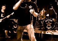 30.03.2011 Umsonst und Drinnen mit Rotten Jonnys und Ramonas