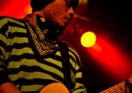 18.01.2012 Umsonst und Drinnen mit Phil and the gogo girls from hell und General Riot