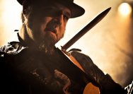 18.01.2012 Umsonst und Drinnen mit Phil and the gogo girls from hell und General Riot