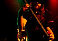18.01.2012 Umsonst und Drinnen mit Phil and the gogo girls from hell und General Riot