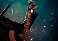 18.01.2012 Umsonst und Drinnen mit Phil and the gogo girls from hell und General Riot