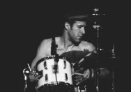 10.12.2014  Umsonst und Drinnen mit The Noisy Gatecrashers und Frog Shock