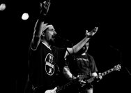 10.12.2014  Umsonst und Drinnen mit The Noisy Gatecrashers und Frog Shock