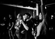 10.12.2014  Umsonst und Drinnen mit The Noisy Gatecrashers und Frog Shock