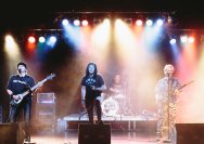 17.12.2014 Umsonst und Drinnen mit Ramonas und Oysterfight